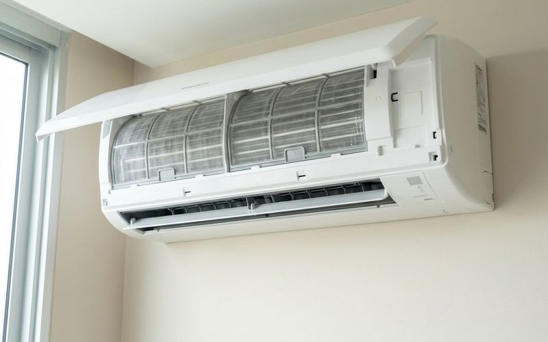 Well-maintained aircond unit in excellent condition